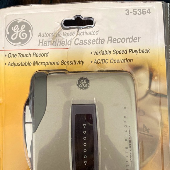 GE Automatic Voice Activated Handheld Cassette Recorder - Picture 2 of 8